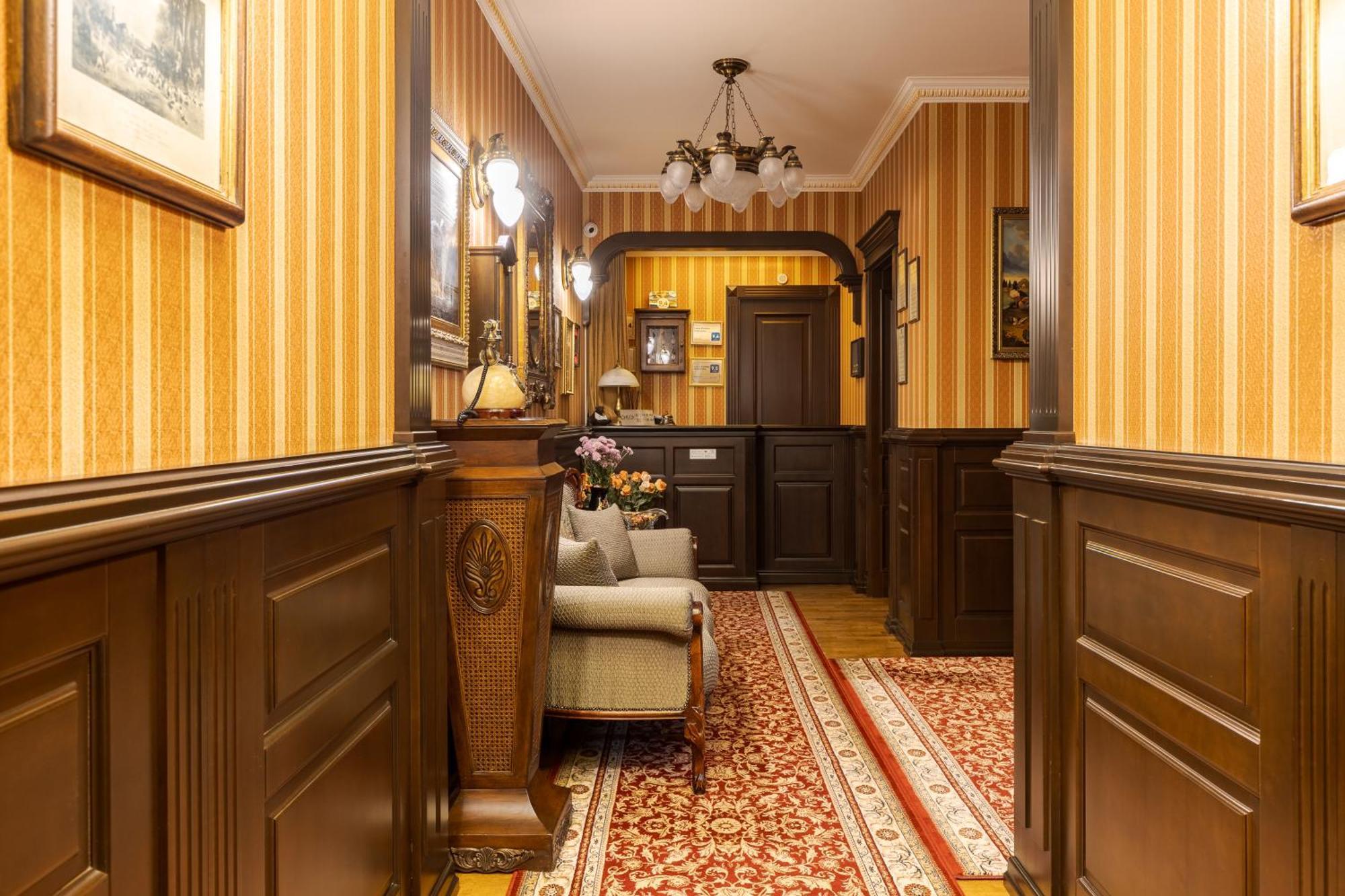 Luxury Boutique Andreevskiy リヴィウ エクステリア 写真